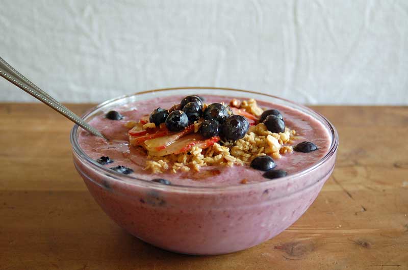 Berry smoothie bowl